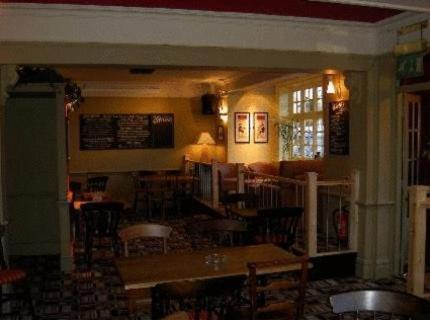 The Cranley Hotel Cranleigh Extérieur photo