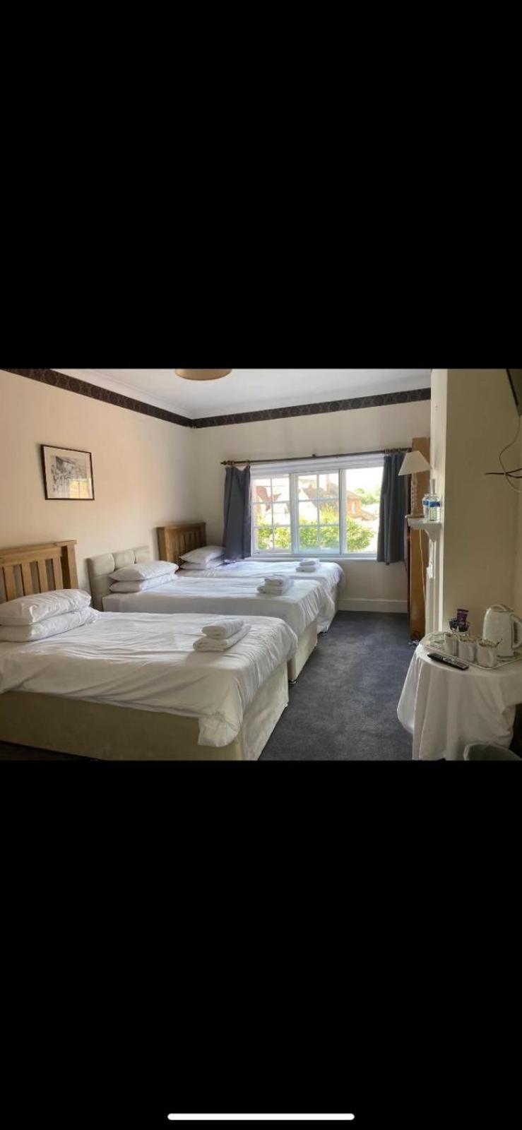 The Cranley Hotel Cranleigh Extérieur photo