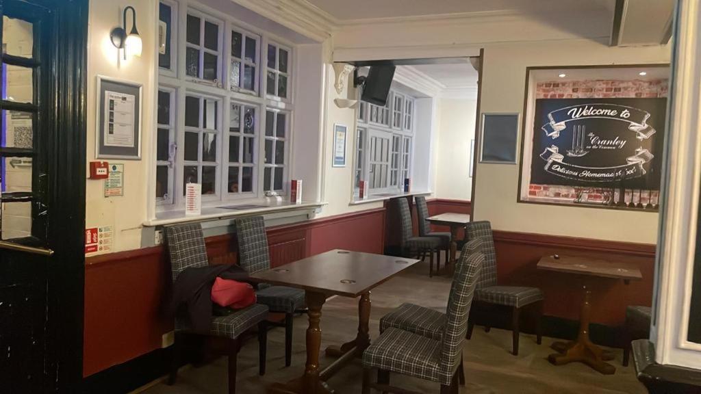 The Cranley Hotel Cranleigh Extérieur photo