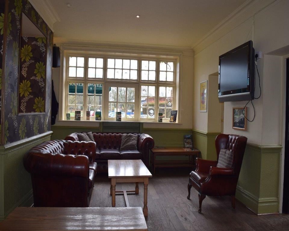 The Cranley Hotel Cranleigh Extérieur photo