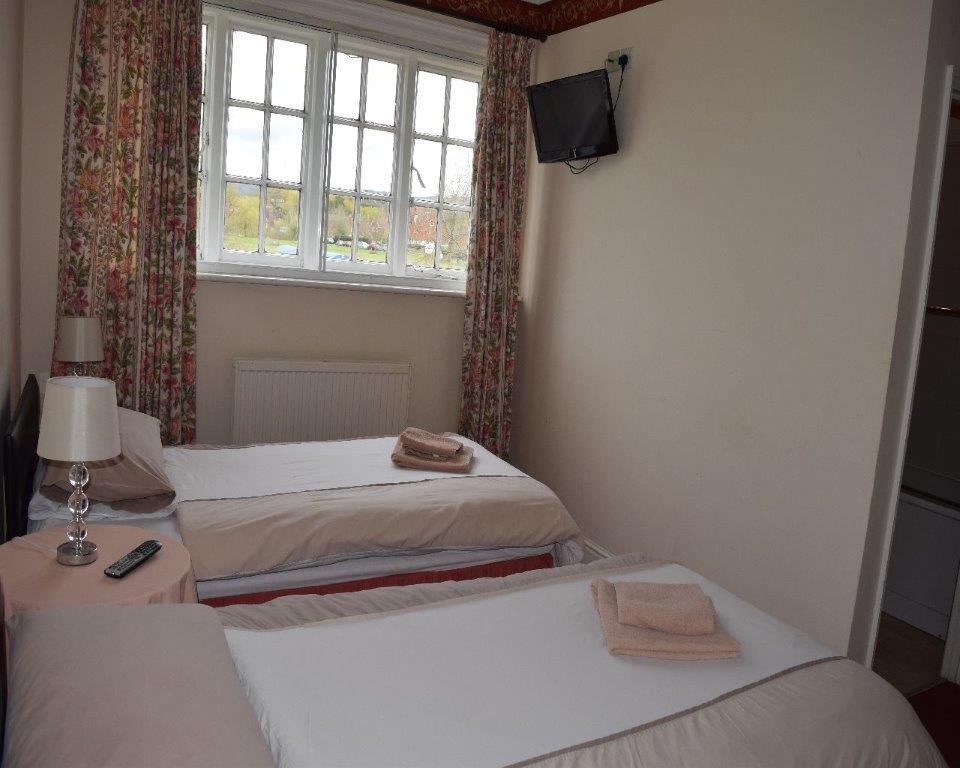 The Cranley Hotel Cranleigh Extérieur photo