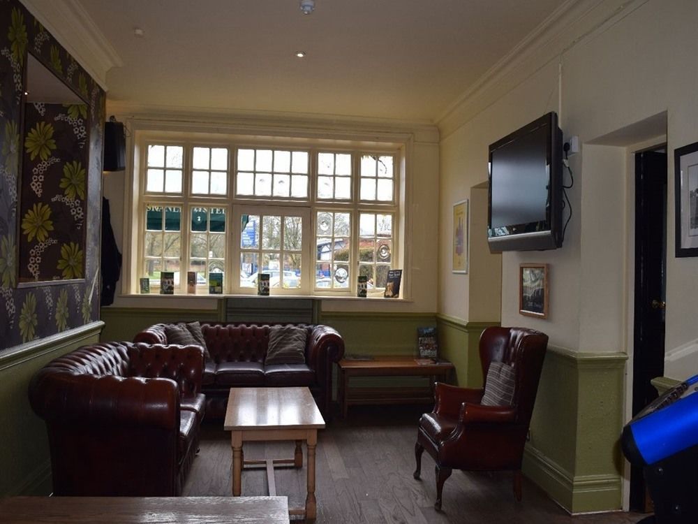 The Cranley Hotel Cranleigh Extérieur photo