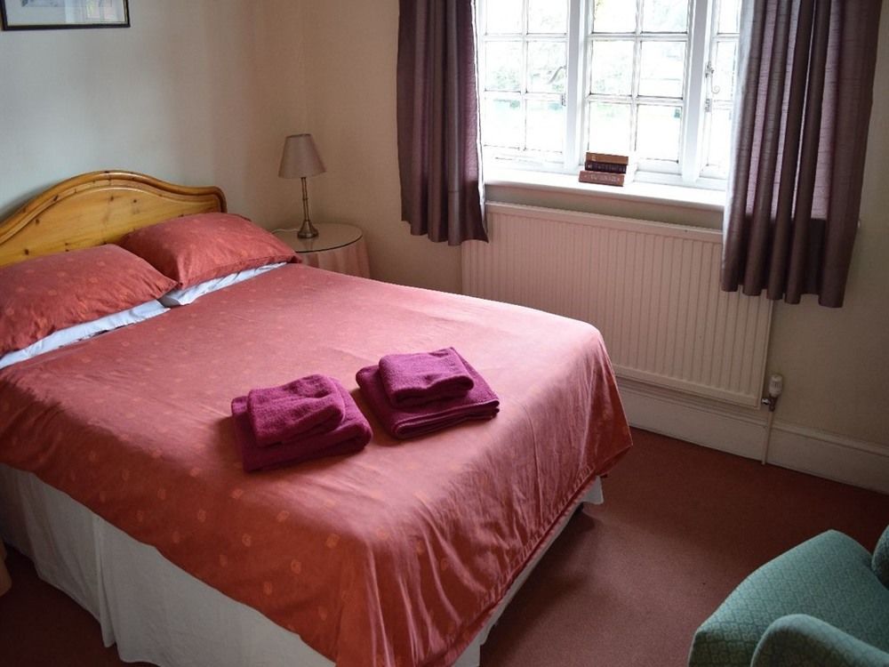 The Cranley Hotel Cranleigh Extérieur photo